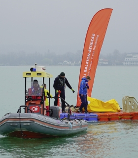 Vasárnap Téli Balaton-átúszás!